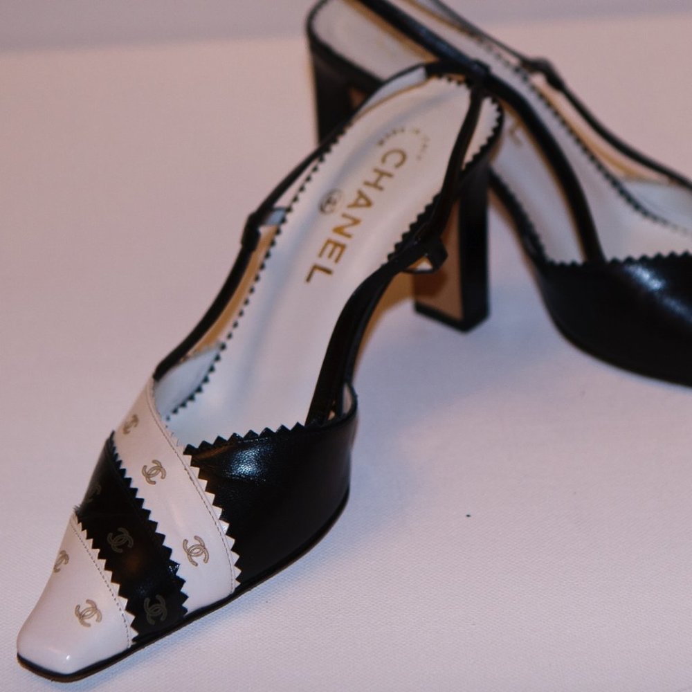 **SOLD** AUTHENTIC CHANEL HEELS